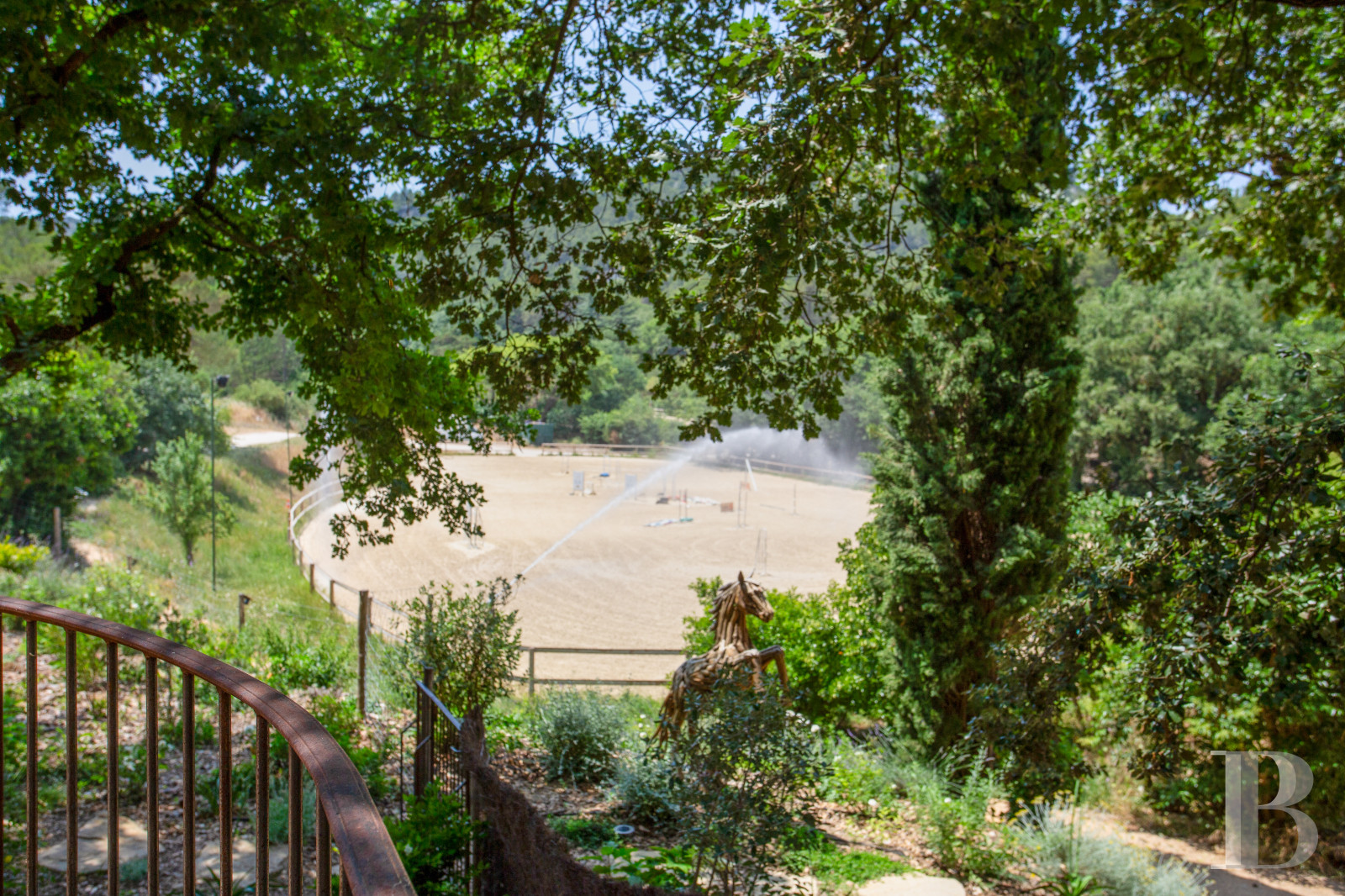 An estate dedicated to holidays and horse riding between Aubagne and Saint-Cyr-sur-Mer in the Bouches-du-Rhône department  - photo  n°5